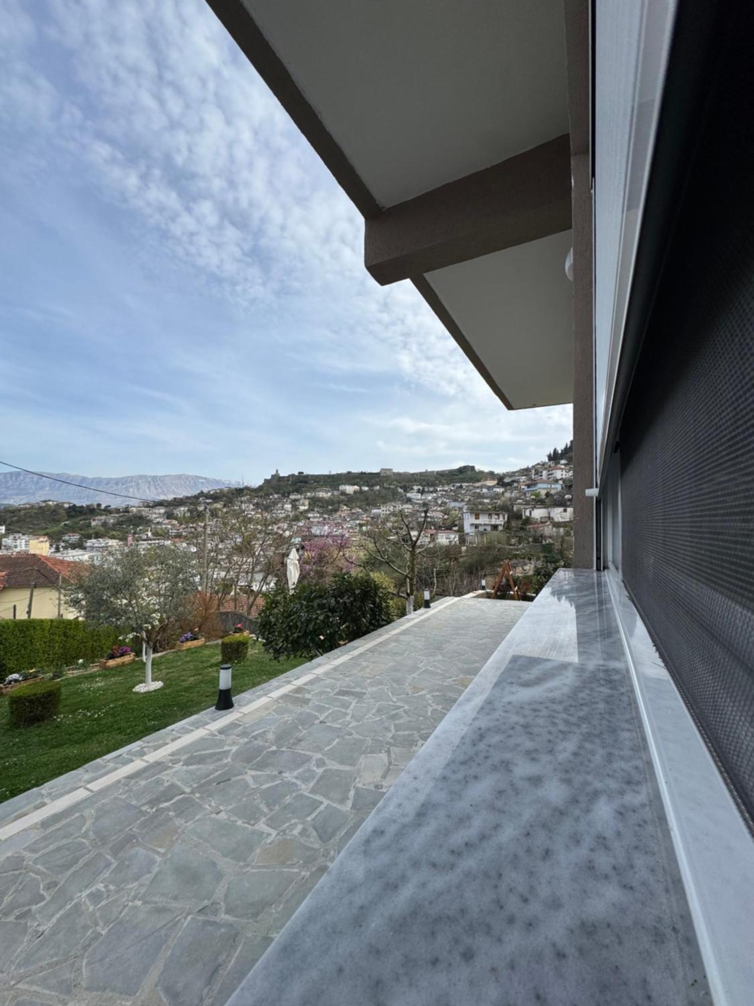 Ilvi Guesthouse Gjirokastër Exterior foto