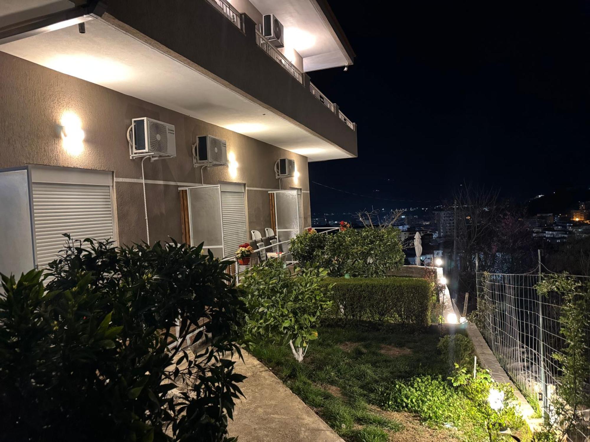 Ilvi Guesthouse Gjirokastër Exterior foto
