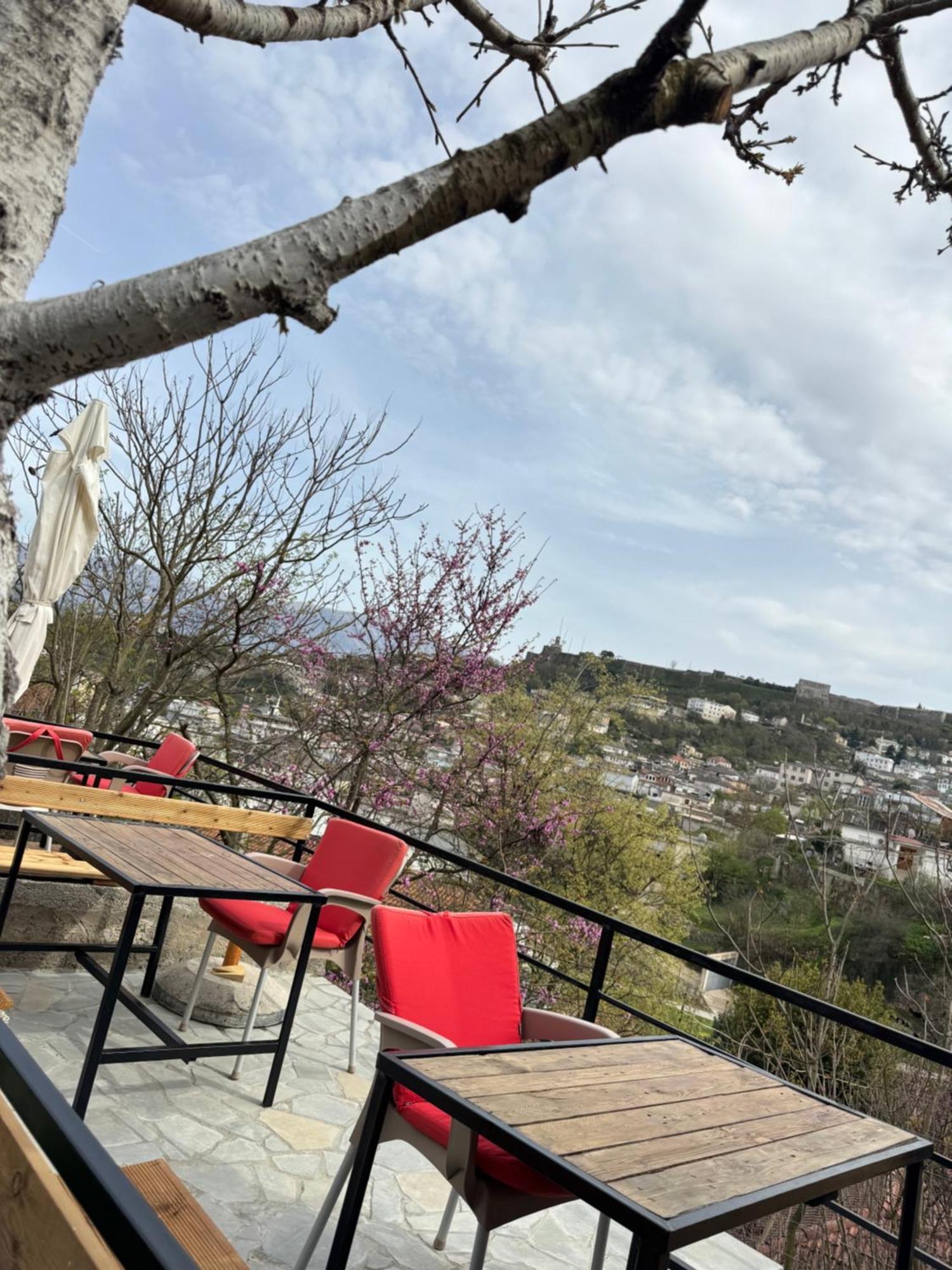 Ilvi Guesthouse Gjirokastër Exterior foto